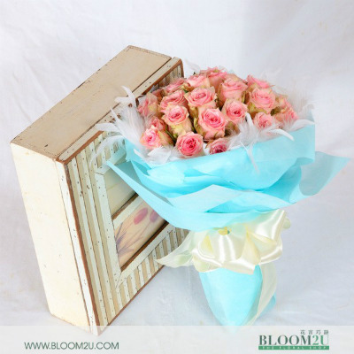 Lucien Lelong Pink Rose Bouquet